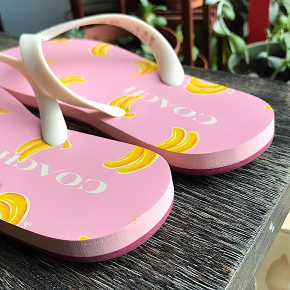 🍌 Last pair! Size 8 Coach banana print flip flops - Picture 2 of 7